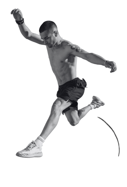 Hombre entrena endurance, halterofilia y crosstraining o endurance en The Wild Box gimnasio en Albacete
